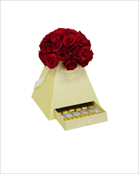 Picture of RED ROSES WITH CHOCOLATES
